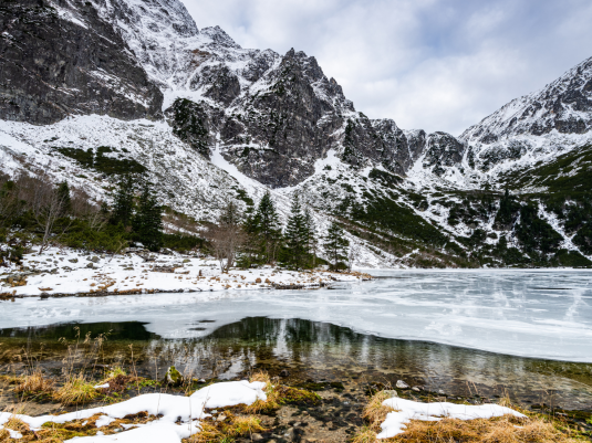 Morskie Oko w zimowej odsłonie